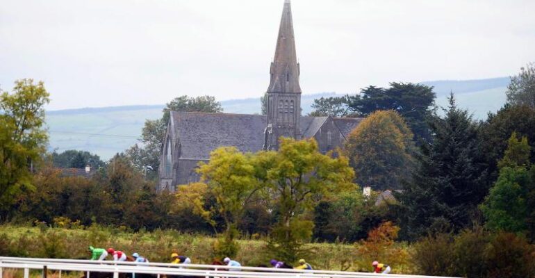 Action from Super Sunday at Tipperary Racecourse